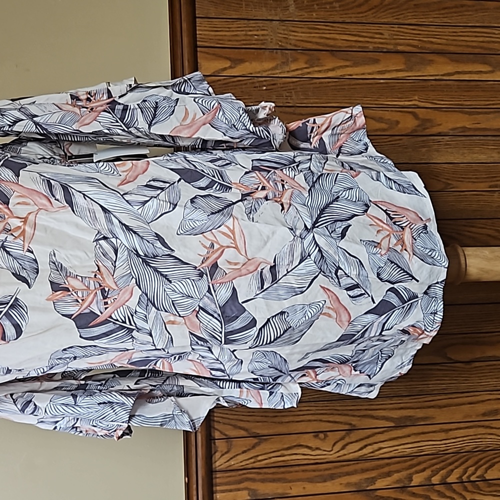 Lulu's 🆕️ Off the Shoulder Palm Leave Summer Dress M - Picture 3 of 14